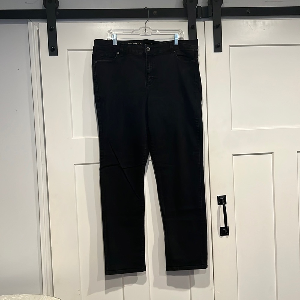 Sonoma Life & Style size 18w “Slim Straight” black jeans